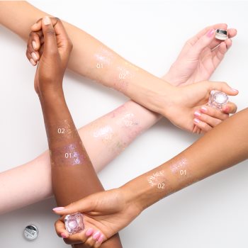 essence MULTICHROME FLAKES umbre de pleoape cu sclipici cu efect multicromatic - imagine 3